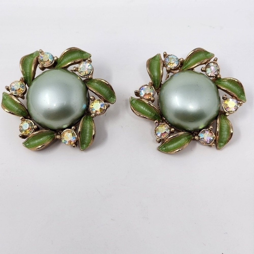 VINTAGE GREEN RINESTONE CLIP-ON EARRINGS